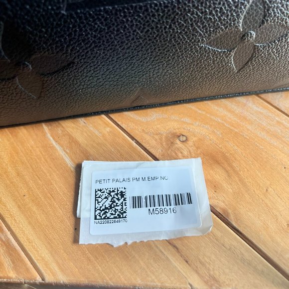 Louis Vuitton - Picture 7 of 7